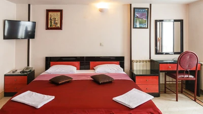 Hasht Behesht Hotel