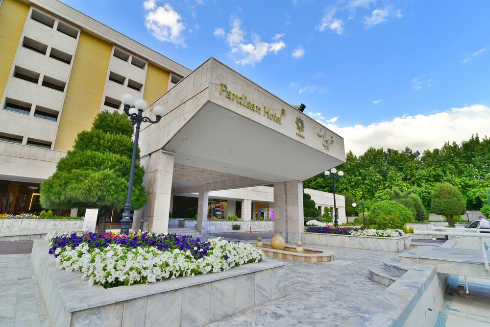 Pardisan Hotel