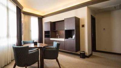 Eskan Alvand Hotel