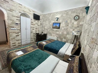 Firoozeh Traditional Hotel