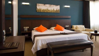 Eskan Alvand Hotel