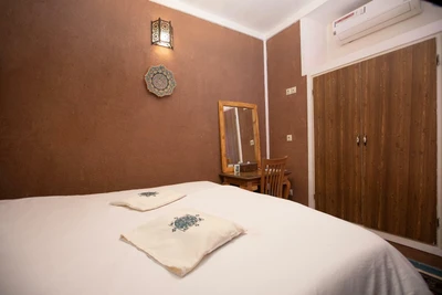 Baba Afzal Hotel