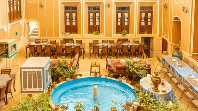 Firoozeh Traditional Hotel