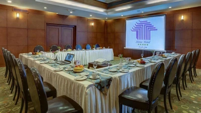 Shiraz Grand Hotel