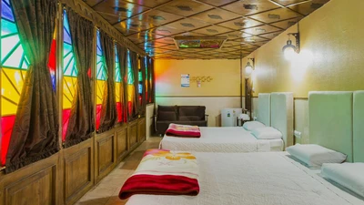 Niayesh Hotel