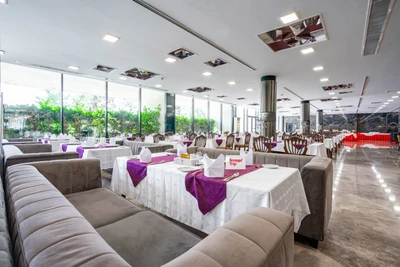 Laleh Hotel