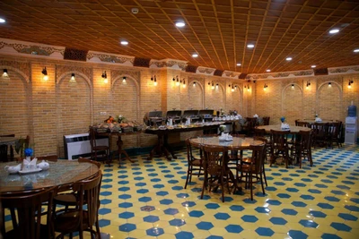 Sheikh Lotfollah Hotel