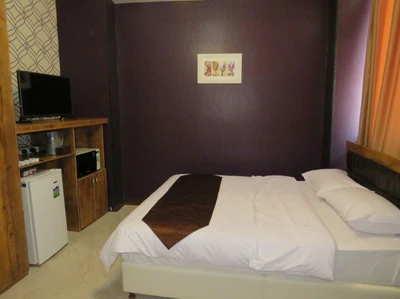 Kourosh Hotel