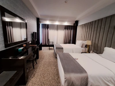 Chamran Grand Hotel