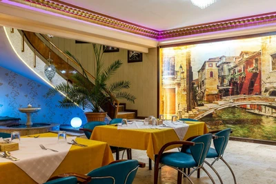 Parsian Ali-Qapu Hotel