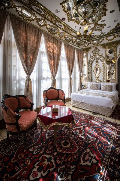 Ghasr Monshi Hotel