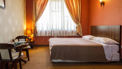 Aramesh Hotel