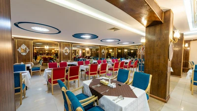 Parsian Ali-Qapu Hotel