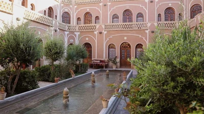 Firoozeh Traditional Hotel