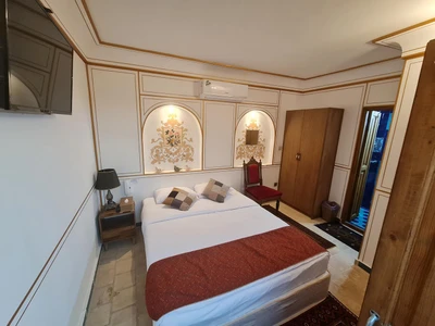 Hotel Tavousiyeh