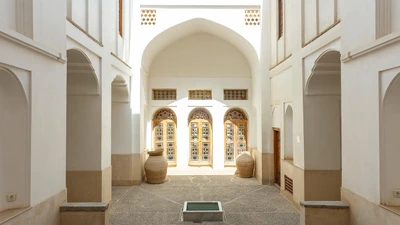 Khaneh Seneek Traditional Hotel