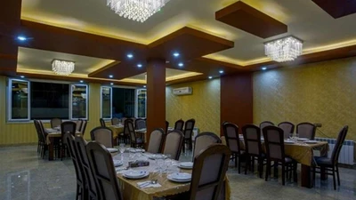 Kerman Hezār Hotel