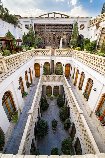 Ghasr Monshi Hotel