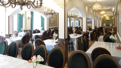 Khajoo Hotel