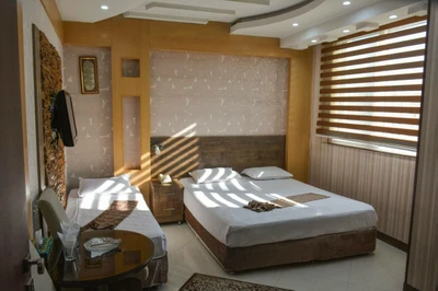 Gol Gandom Hotel