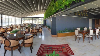 Shiraz Grand Hotel