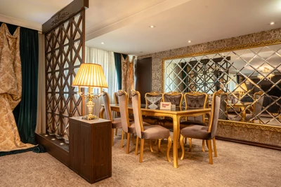 Laleh Hotel