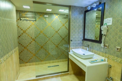 Gostaresh Hotel