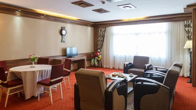 Khorshid Taban Hotel