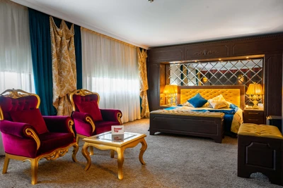 Laleh Hotel