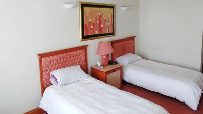 Akhavān Hotel