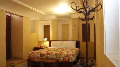 Khaneh Seneek Traditional Hotel