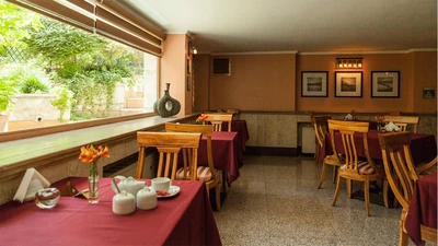 Eskan Forsat Hotel