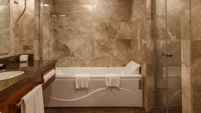 Laleh Park Hotel