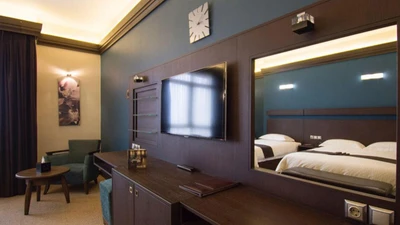Eskan Alvand Hotel