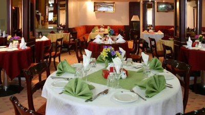 Laleh Hotel