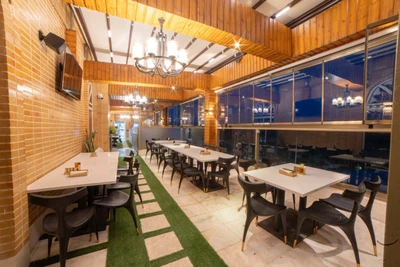 Chaharbagh Hotel