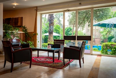 New Naderi Hotel