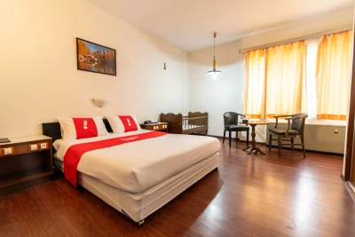 New Naderi Hotel