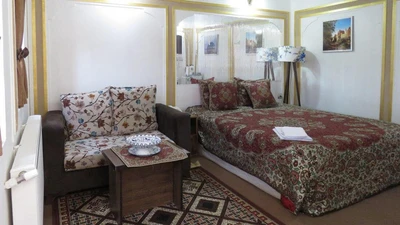 Firoozeh Traditional Hotel