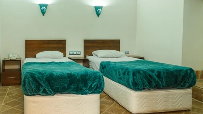 Firoozeh Traditional Hotel