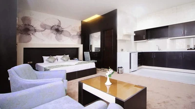 Narenjestan Hotel