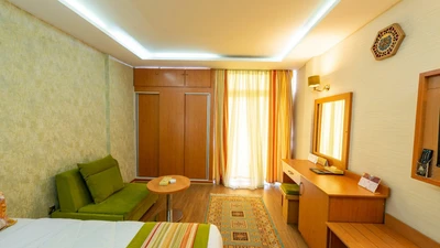 Parsian Ali-Qapu Hotel