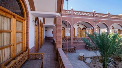 Lantern Traditional Hotel