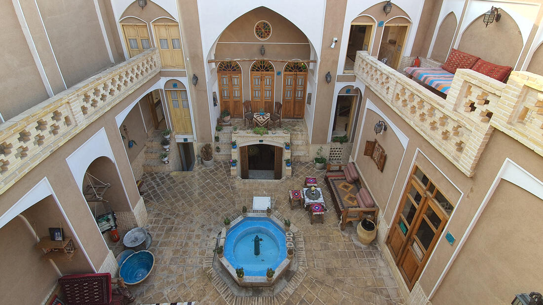 Sayeh Saray hostel