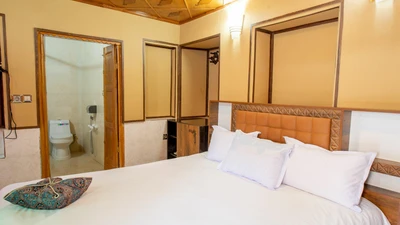 Niayesh Hotel