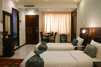 Vakil Hotel