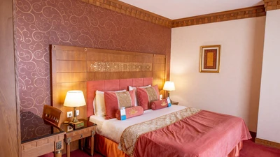 Zandiyeh Hotel