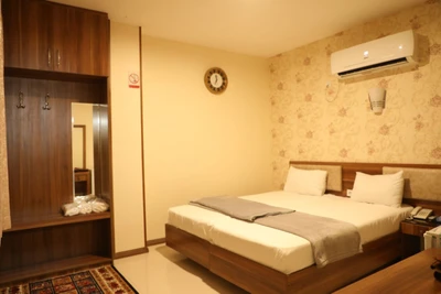 Rose Makoran Hotel