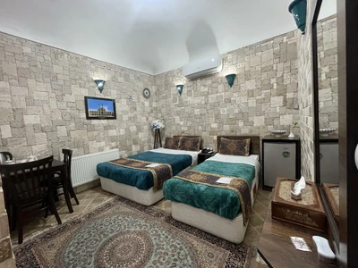 Firoozeh Traditional Hotel