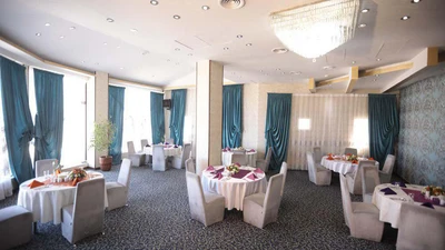 Parsia Grand Hotel